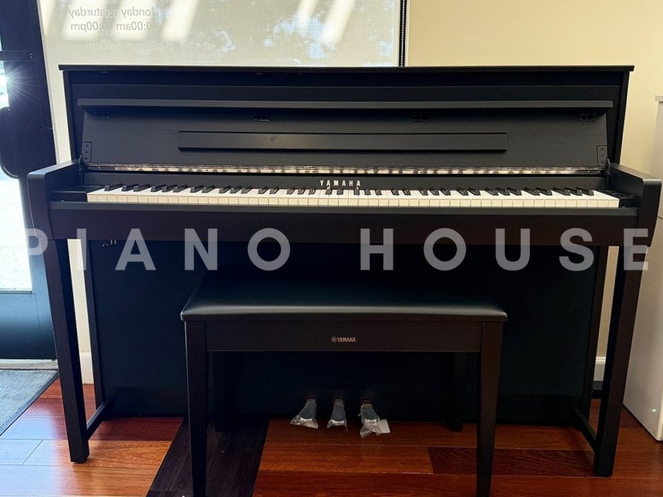 Cận cảnh YAMAHA CLP-785 B (USED) tại Piano House